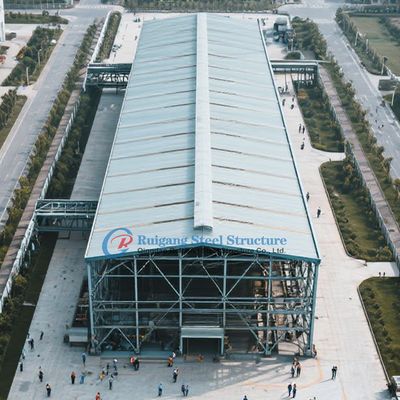 Αποθήκη χάλυβα με πρόσβαση από γερανό γέφυρας